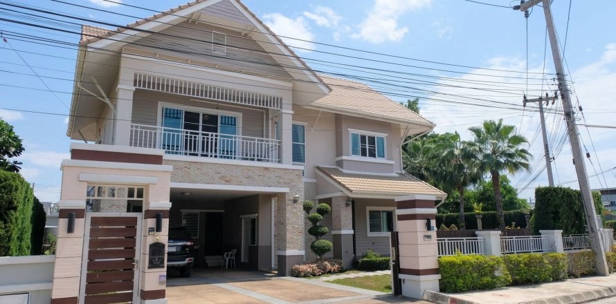 House in Chiang Mai, Thailand 4 bedrooms № 121858