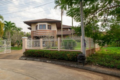 House in Chiang Mai, Thailand 4 bedrooms № 121857 - photo 8