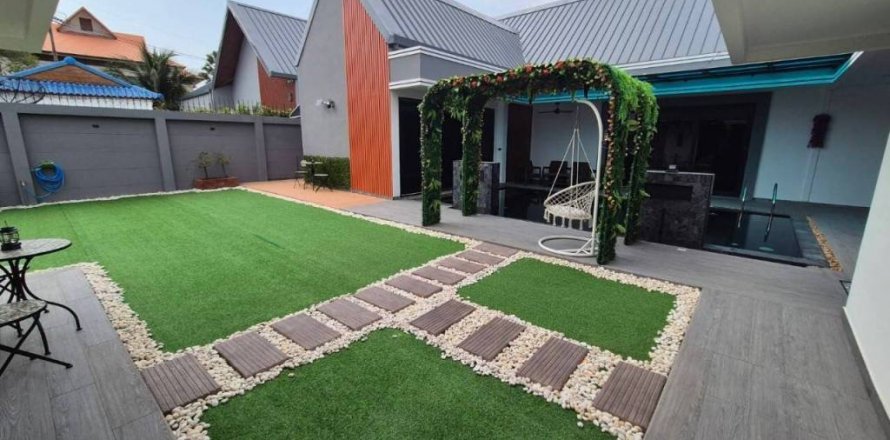 Villa in Bang Lamung, Thailand 5 bedrooms № 114855