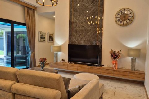 Villa in Bang Lamung, Thailand 5 bedrooms № 114855 - photo 6