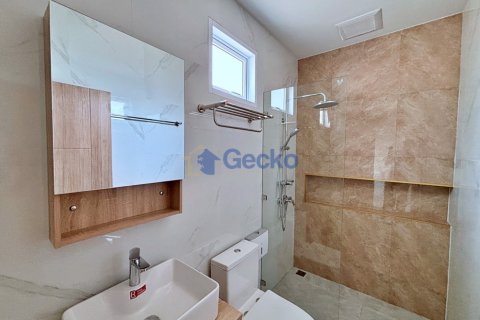 House in Pattaya, Thailand 3 bedrooms № 196114 - photo 13
