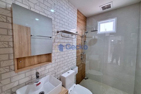 House in Pattaya, Thailand 3 bedrooms № 196114 - photo 10