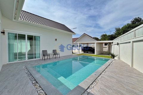 House in Pattaya, Thailand 3 bedrooms № 196114 - photo 2