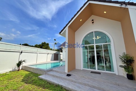 House in Pattaya, Thailand 3 bedrooms № 196114 - photo 4