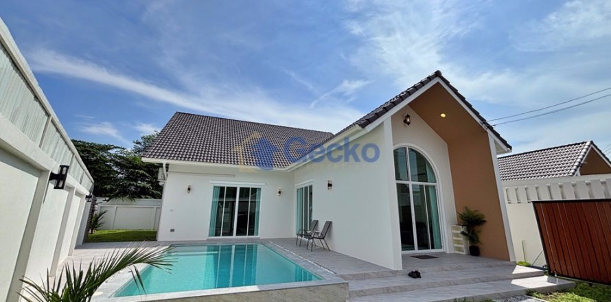 House in Pattaya, Thailand 3 bedrooms № 196114