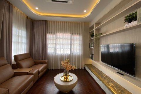 Villa in Chiang Mai, Thailand 4 bedrooms № 113733 - photo 23