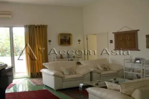 Condo in Yan Nawa, Bangkok, Thailand, 2 bedrooms  № 218405