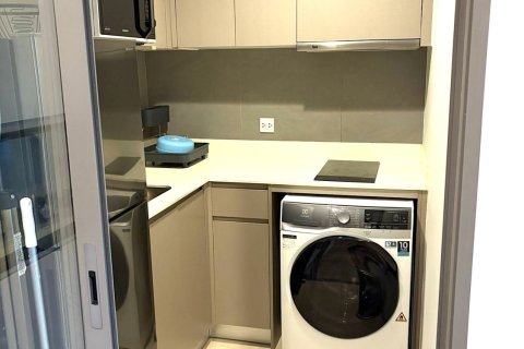 Condo in Phra Khanong, Bangkok, Thailand, 2 bedrooms  № 154172 - photo 4