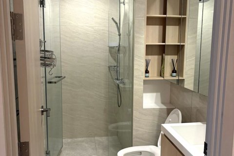 Condo in Phra Khanong, Bangkok, Thailand, 2 bedrooms  № 154172 - photo 9