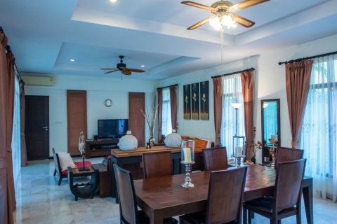 Villa à Rawai, Thaïlande 4 chambres № 223390
