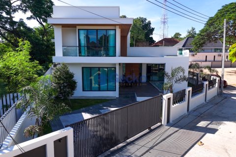Maison à Pattaya, Thaïlande 4 chambres № 196273 - photo 3