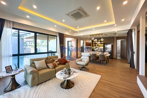 Maison à Pattaya, Thaïlande 4 chambres № 196273 - photo 8