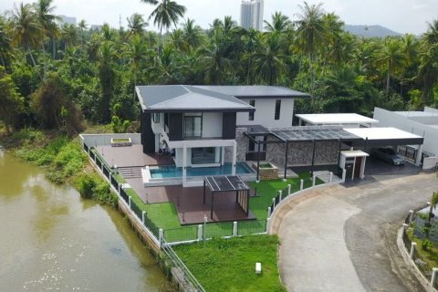 Дом в Сураттхани, Таиланд с 5 спальнями  № 138516