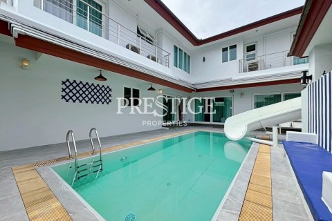 House in Pattaya, Thailand 3 bedrooms № 198014