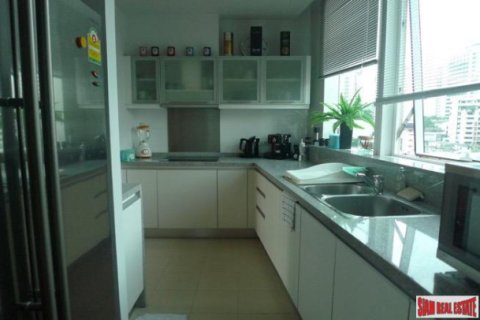 Commercial property in Bangkok, Thailand 128 sq.m. № 155462 - photo 6