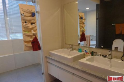 Commercial property in Bangkok, Thailand 128 sq.m. № 155462 - photo 10