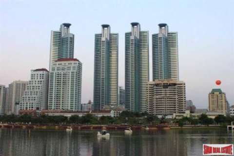 Commercial property in Bangkok, Thailand 128 sq.m. № 155462 - photo 1