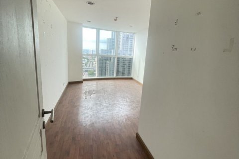 Condo in Bang Kapi, Bangkok, Thailand, 2 bedrooms  № 137797 - photo 1