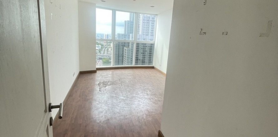 Condo in Bang Kapi, Bangkok, Thailand, 2 bedrooms  № 137797