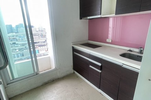 Condo in Bang Kapi, Bangkok, Thailand, 2 bedrooms  № 137797 - photo 6