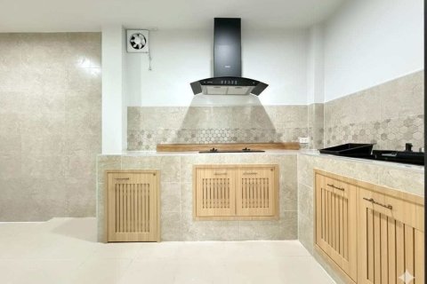 Townhouse in Phra Khanong, Bangkok, Thailand 3 bedrooms № 147386 - photo 4