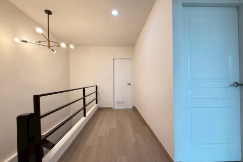 Townhouse in Phra Khanong, Bangkok, Thailand 3 bedrooms № 147386 - photo 5