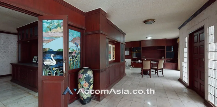 Haus in Khlong Toei, Bangkok, Thailand 4 Schlafzimmer № 215962