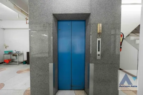 Gewerbeimmobilie in Khlong Toei, Bangkok, Thailand 730 m2 № 215964 - Foto 8