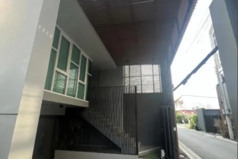 Reihenhaus in Phra Khanong, Bangkok, Thailand 2 Schlafzimmer № 215968 - Foto 2