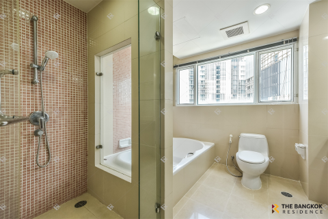Apartment in Bangkok, Thailand 3 bedrooms № 197458 - photo 6
