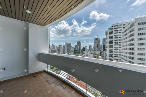 Apartment in Bangkok, Thailand 3 bedrooms № 197458 - photo 4