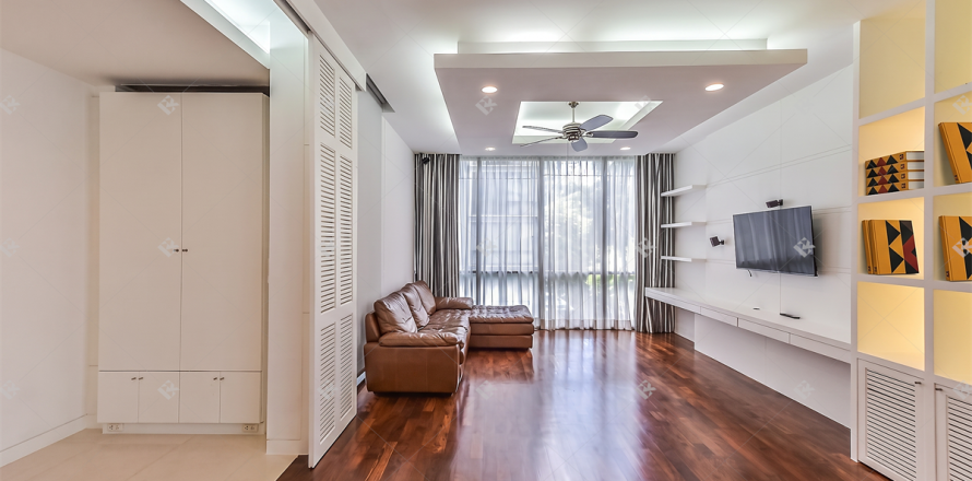 Condo in Bangkok, Thailand, 2 bedrooms  № 197456