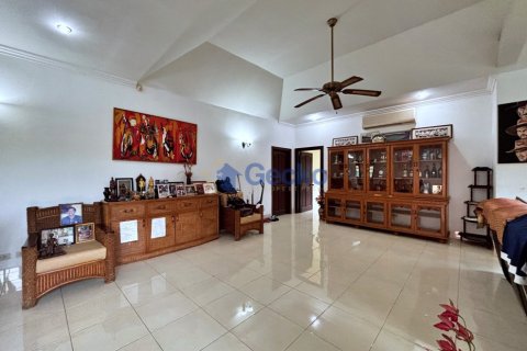 House in Pattaya, Thailand 3 bedrooms № 195817 - photo 4
