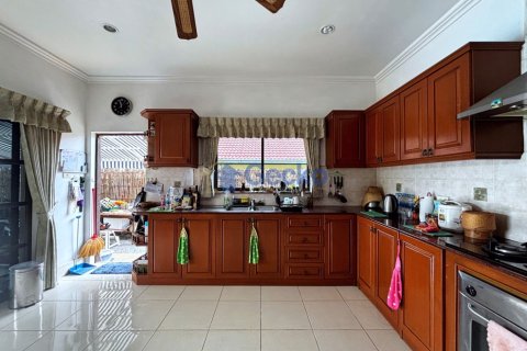 House in Pattaya, Thailand 3 bedrooms № 195817 - photo 8