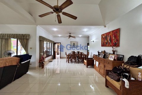 House in Pattaya, Thailand 3 bedrooms № 195817 - photo 2