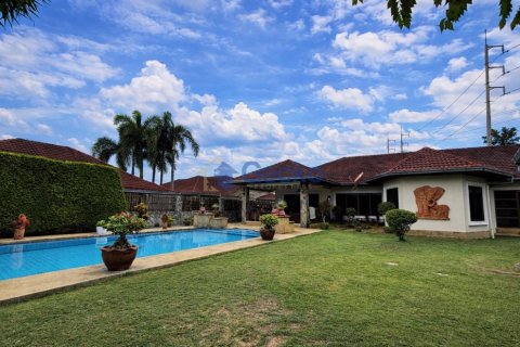 House in Pattaya, Thailand 3 bedrooms № 195817 - photo 20