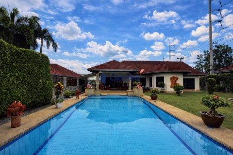 House in Pattaya, Thailand 3 bedrooms № 195817 - photo 23