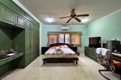 House in Pattaya, Thailand 3 bedrooms № 195817 - photo 15