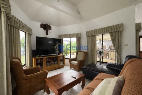 House in Pattaya, Thailand 3 bedrooms № 195817 - photo 3