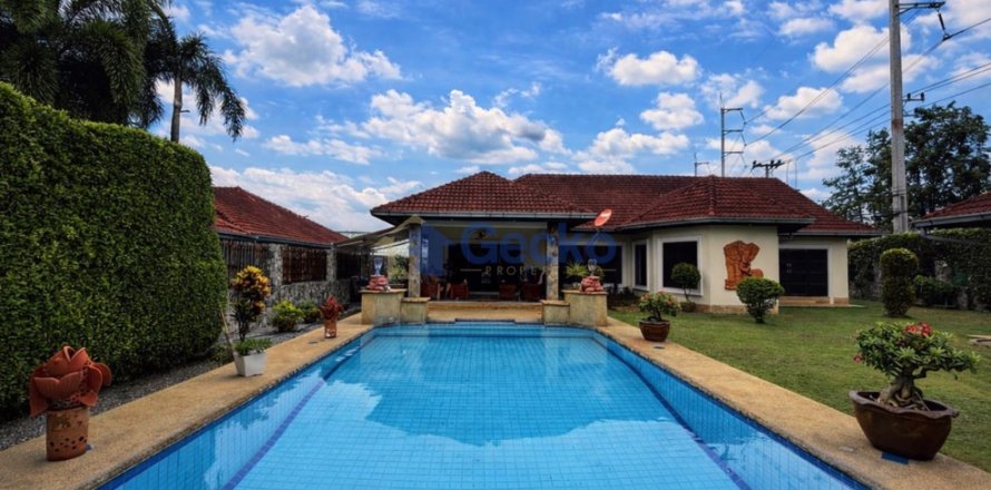 House in Pattaya, Thailand 3 bedrooms № 195817
