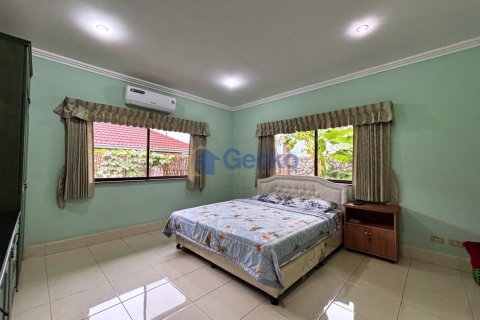 House in Pattaya, Thailand 3 bedrooms № 195817 - photo 16