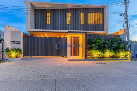 House in Pattaya, Thailand 5 bedrooms № 195816 - photo 30