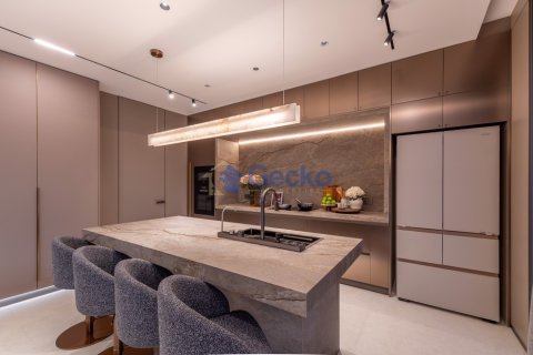 House in Pattaya, Thailand 5 bedrooms № 195816 - photo 5