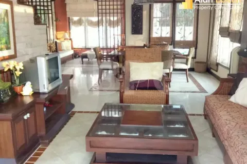 Casa de 4 dormitorios en Jomtien Beach, Pattaya, Tailandia № 211492 - foto 3