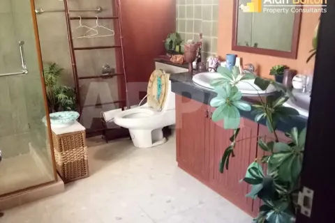 Casa de 4 dormitorios en Jomtien Beach, Pattaya, Tailandia № 211492 - foto 13