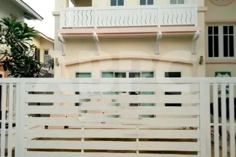 Casa de 4 dormitorios en Jomtien Beach, Pattaya, Tailandia № 211492 - foto 14