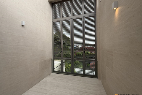 House in Bangkok, Thailand 4 bedrooms № 189077