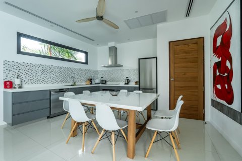 Villa in Phuket, Thailand 4 bedrooms № 137830 - photo 16