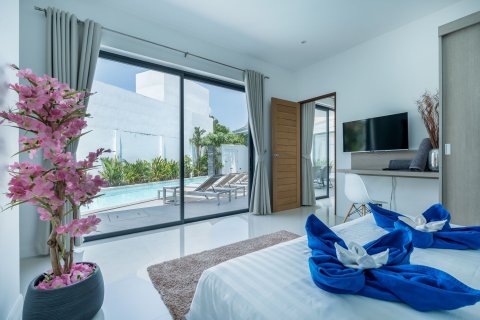 Villa in Phuket, Thailand 4 bedrooms № 137830 - photo 23