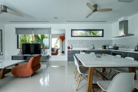 Villa in Phuket, Thailand 4 bedrooms № 137830 - photo 19